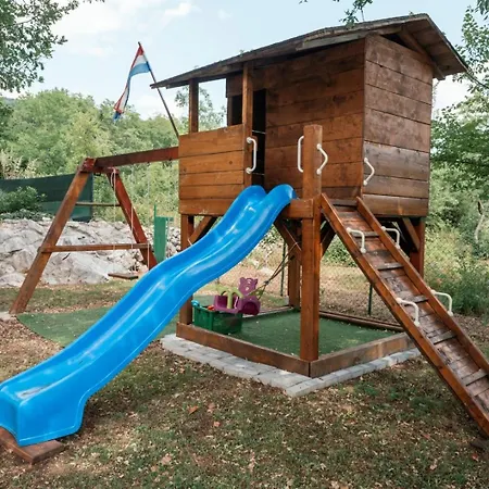 בית נופש House Leonarda *