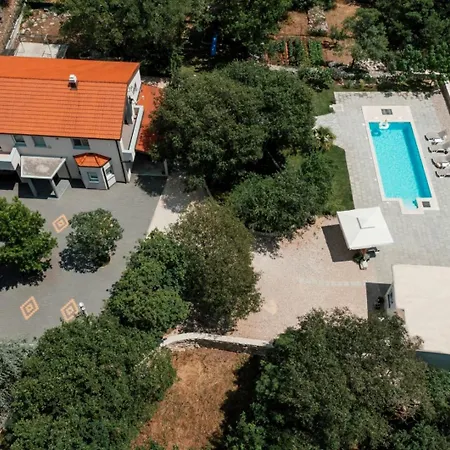 בית נופש House Leonarda אימוטסקי